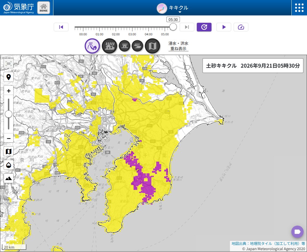 土砂キキクルの画面。房総半島の中部から南部にかけて紫色の帯が広がり、その周囲は広く黄色に塗られている