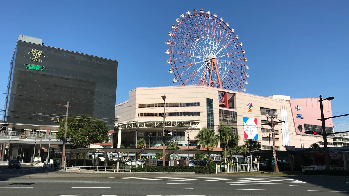 鹿児島中央駅東口の駅ビルを駅前から見た実景