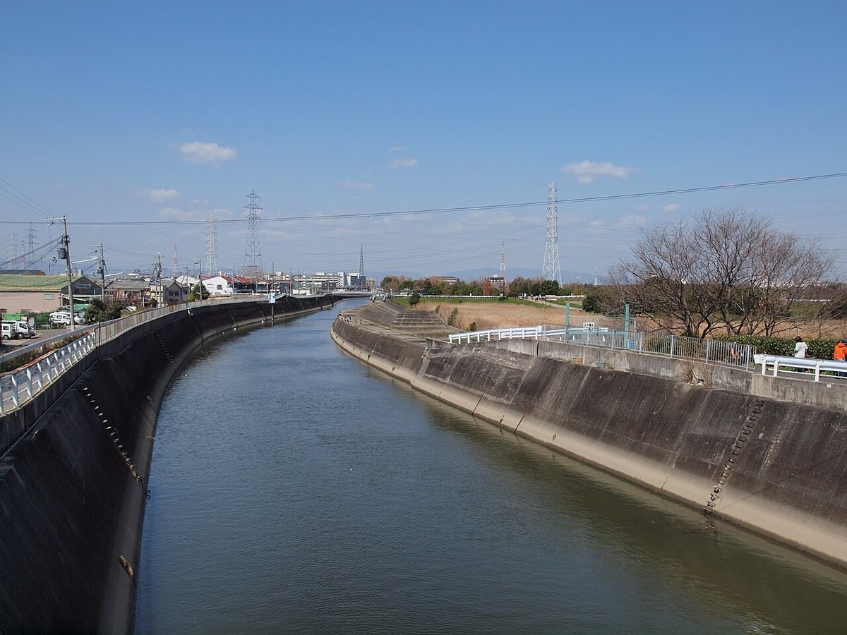 大東市を流れる寝屋川（2009年3月）