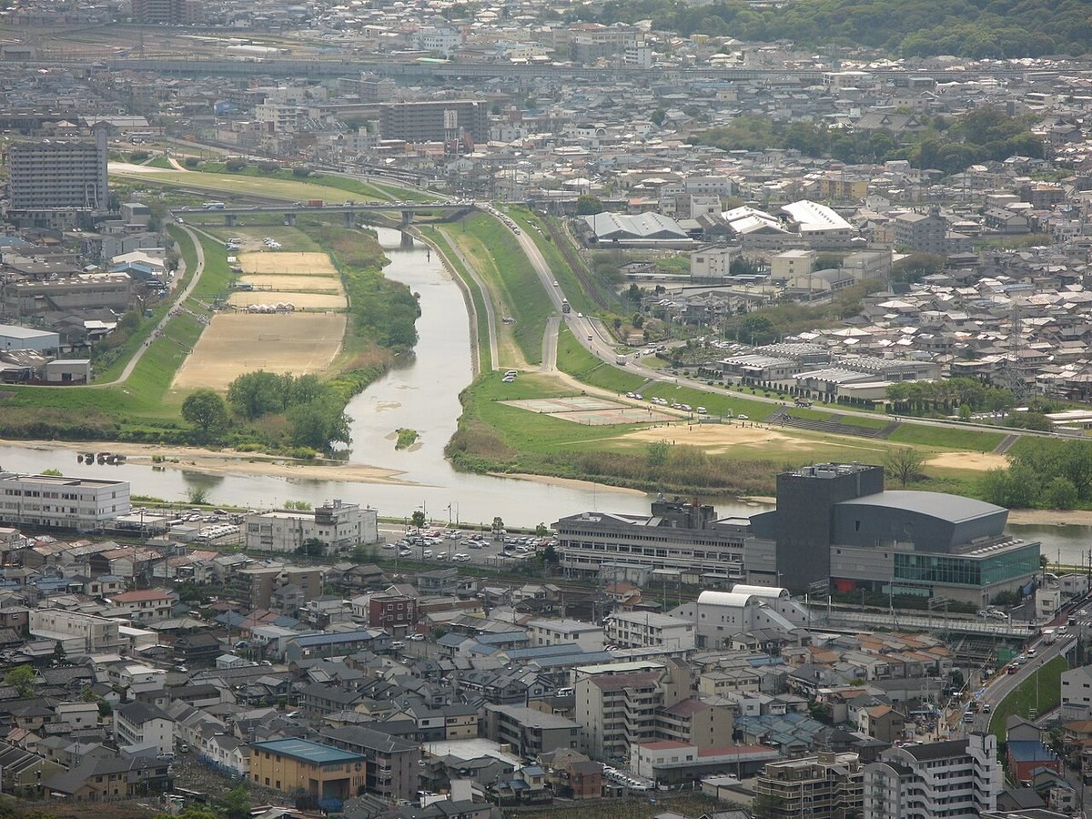 柏原市・藤井寺市境の大和川と石川（2007年4月）