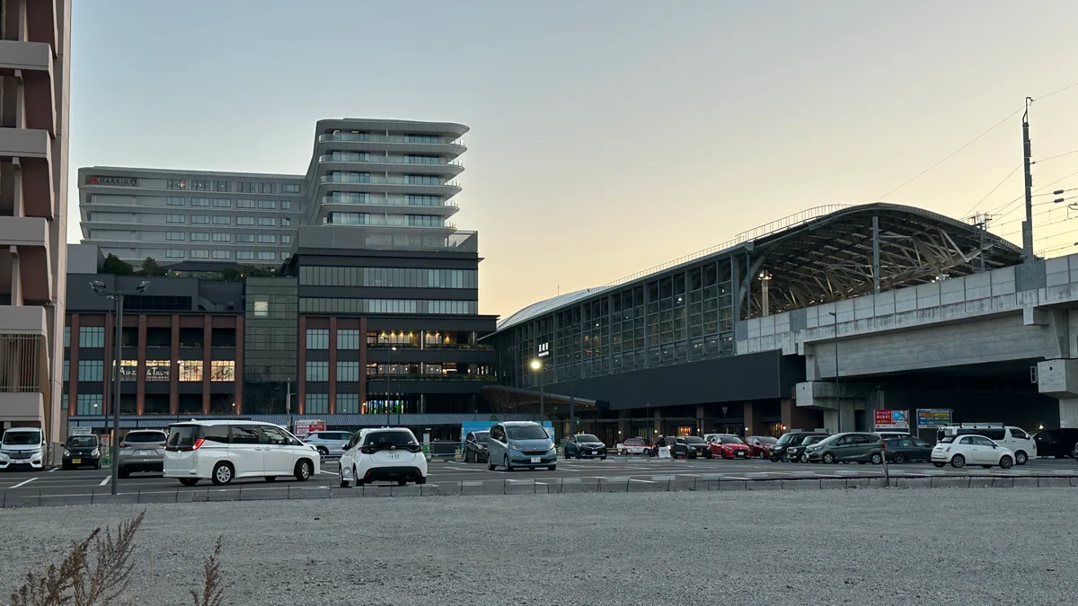 JR長崎駅とアミュプラザ長崎の駅前実景