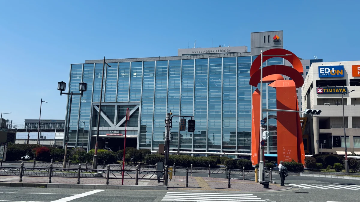 南海本線の堺駅を駅前から見た実景