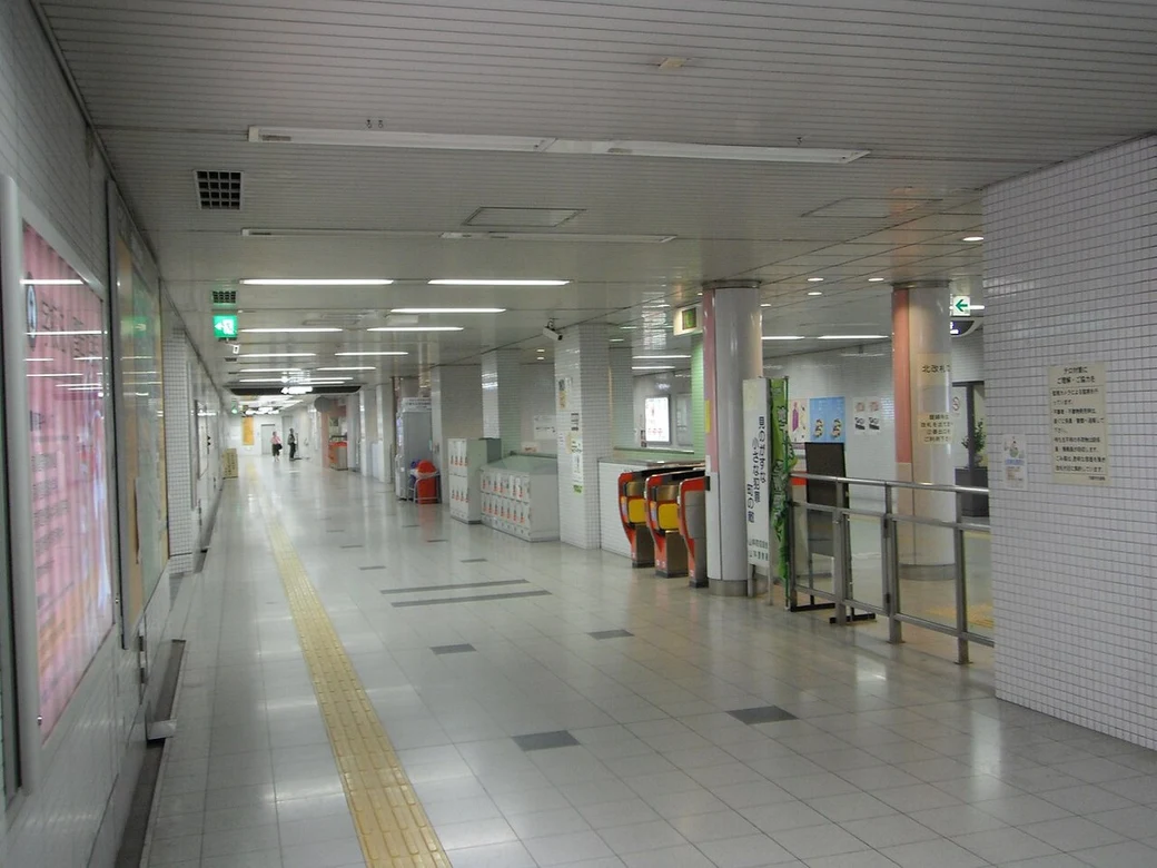 醍醐駅のコンコース（過去に撮影された資料写真）