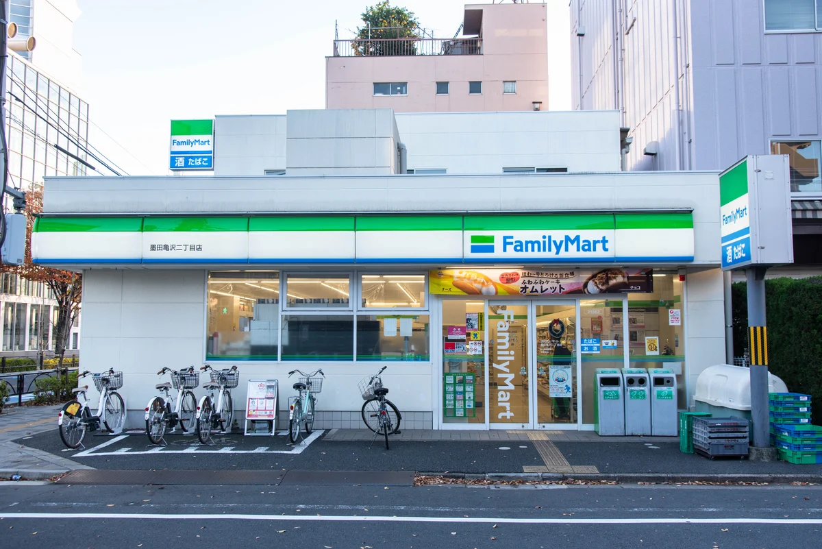 東京都墨田区にあるファミリーマート店舗の2021年の参考写真