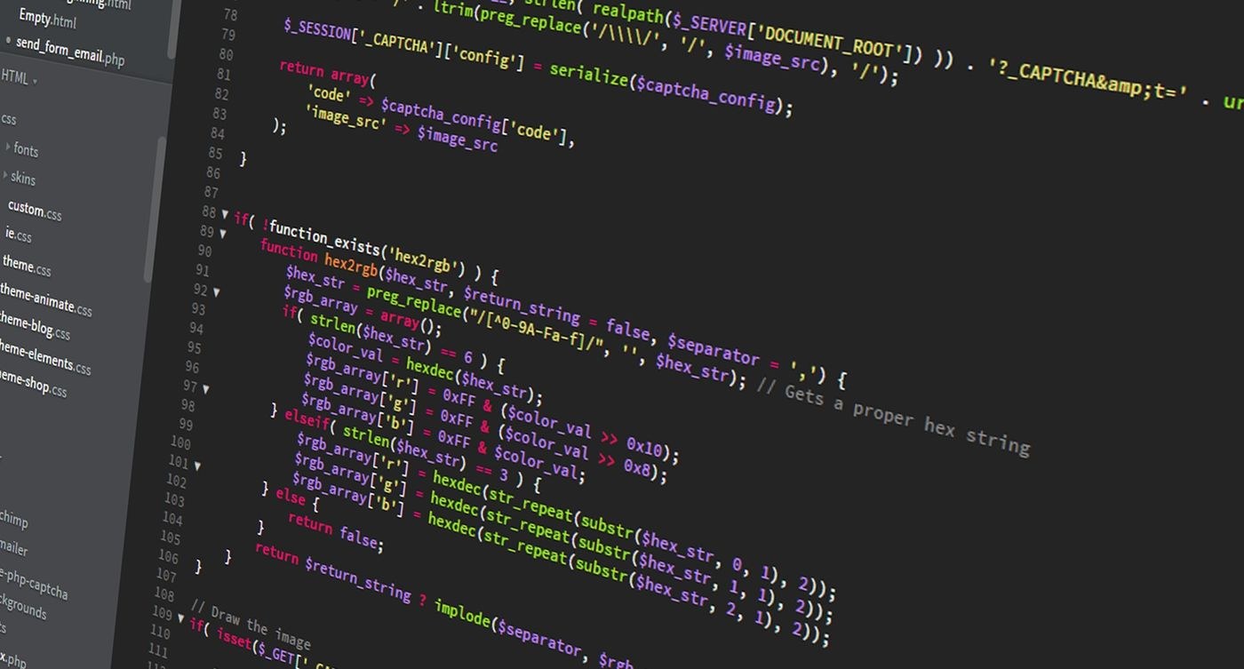 プログラムのコードが表示された画面のイメージ写真。今回の攻撃画面や証券取引システムではありません。