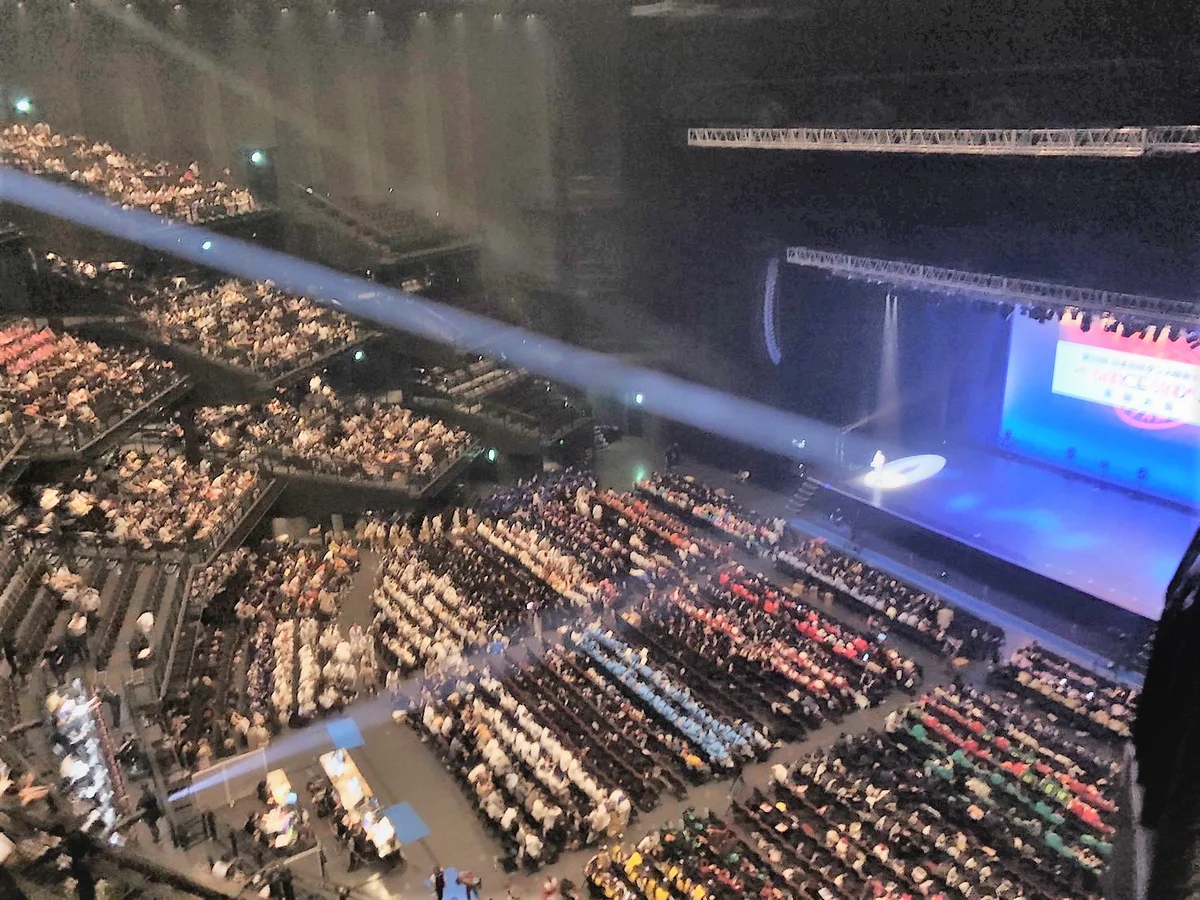 東京ガーデンシアターの客席と舞台。2022年の別公演時の参考写真