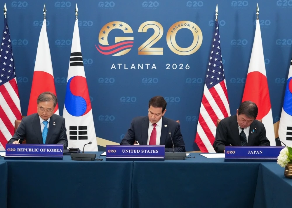 北極太平洋パートナーシップの協力覚書に署名する日米韓３外相
