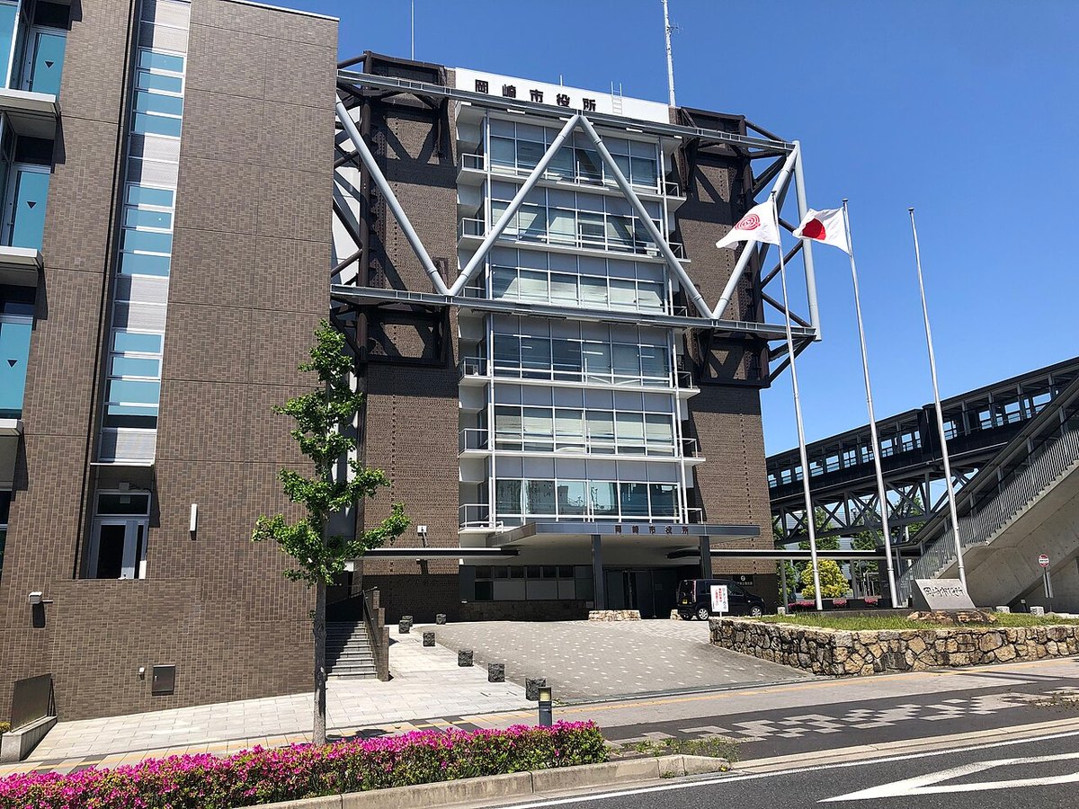 岡崎市役所の庁舎（2021年5月撮影）