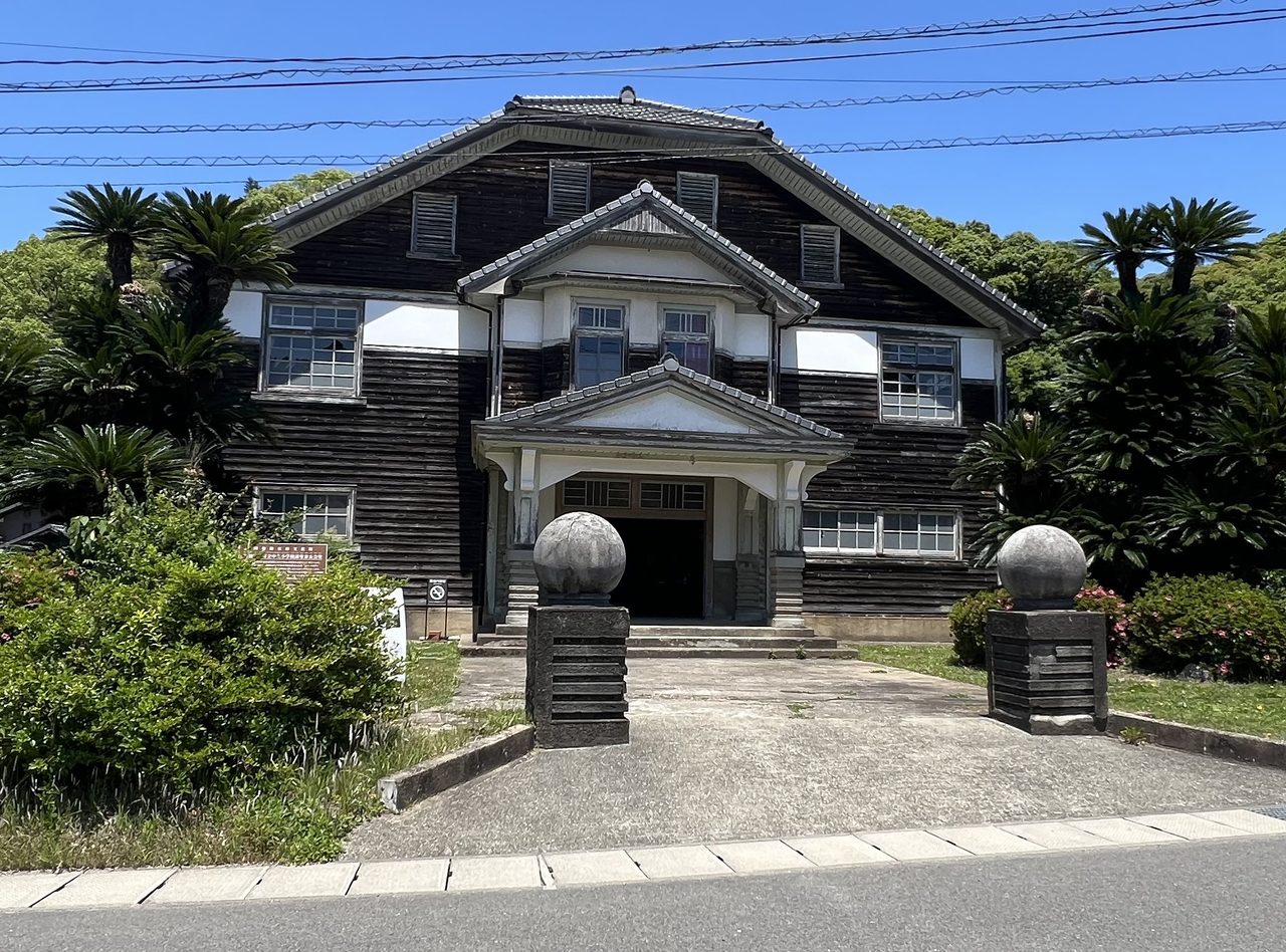 波佐見町講堂として使われている、旧波佐見町立中央小学校講堂の建物