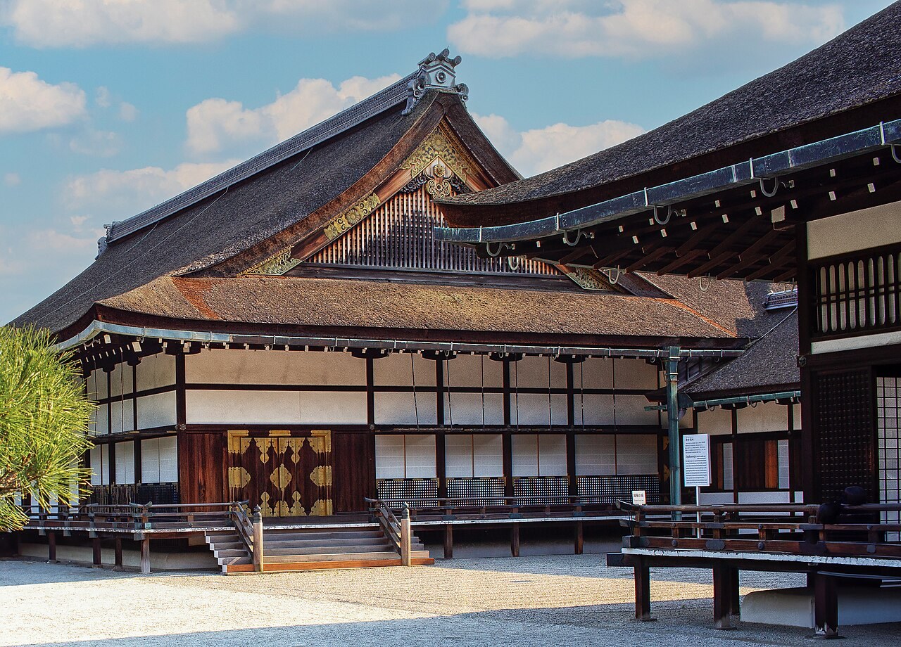 京都御所の建物を写した過去の写真。今年の時代祭の行列写真ではありません。