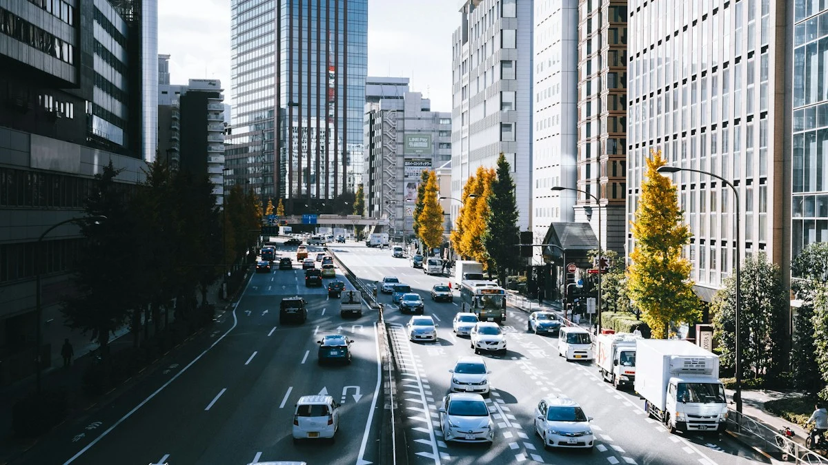 自動車が走る日本の道路
