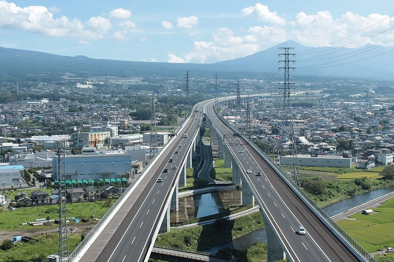 静岡県富士市にある新東名高速道路の高架