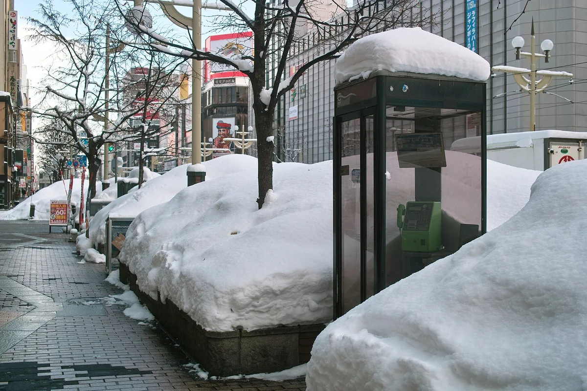 札幌すすきのの歩道の雪。2014年1月23日の記録。