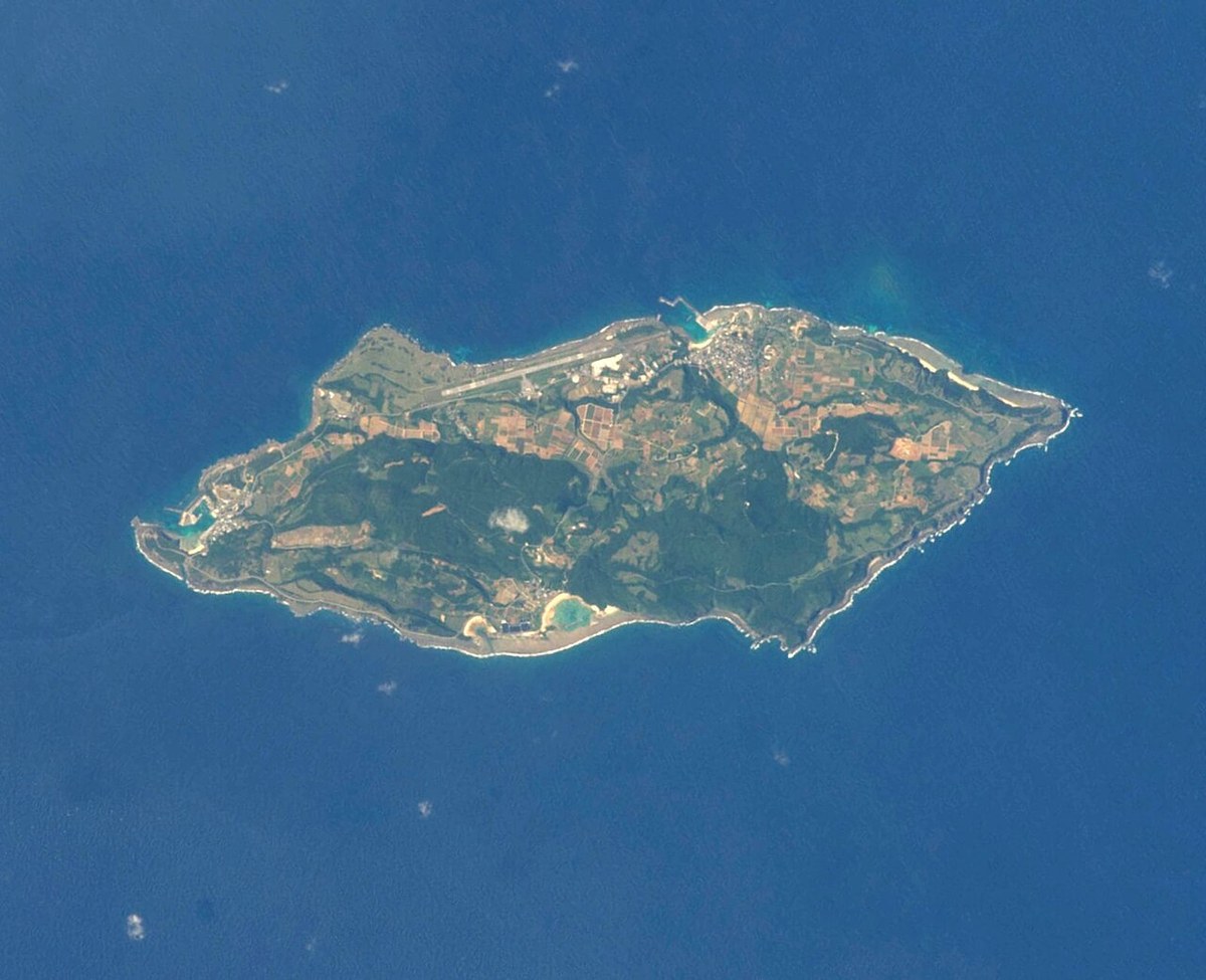 国際宇宙ステーションから撮影した与那国島の全景（2014年）